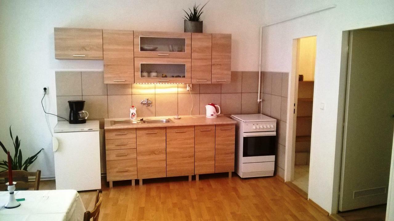 Skromny Apartman V Centru Chebu Exteriör bild