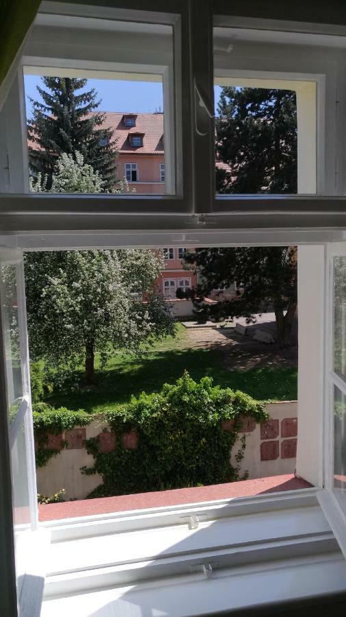 Skromny Apartman V Centru Chebu Exteriör bild