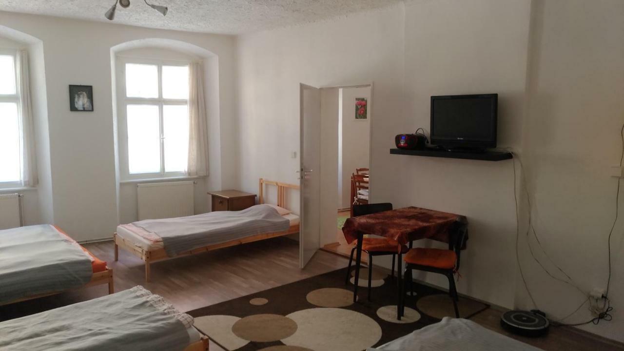Skromny Apartman V Centru Chebu Exteriör bild
